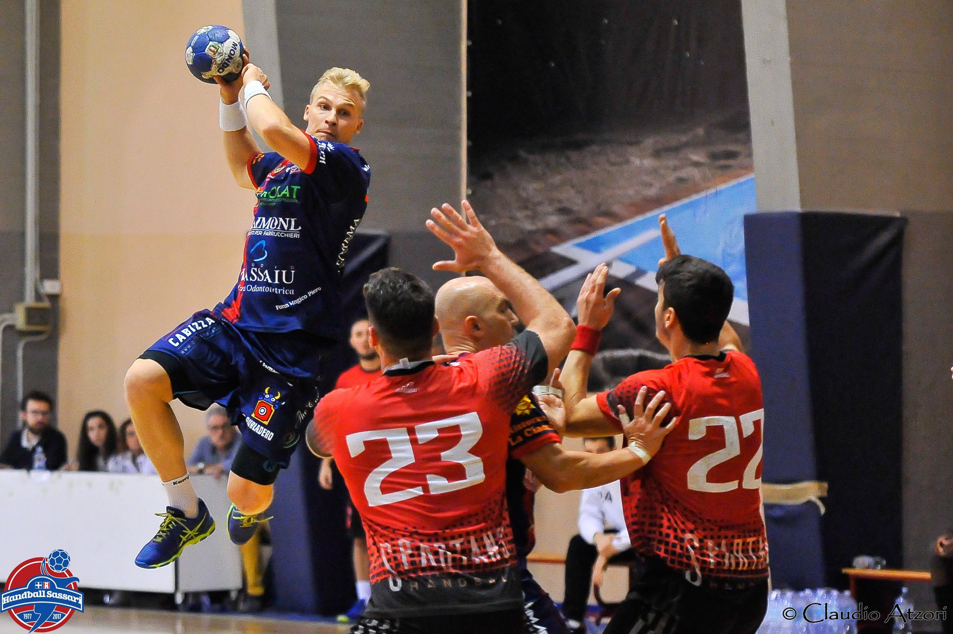Mikk Pinnonen in azione (foto Claudio Atzori) — Raimond, scacco alla capolista: Parma ko!