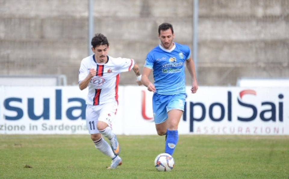 Daniele Bianchi in azione foto di Alessandro Sanna — 296 – Sassari calcio Latte Dolce: Report gara di campionato Sassari Latte Dolce – Ladispoli