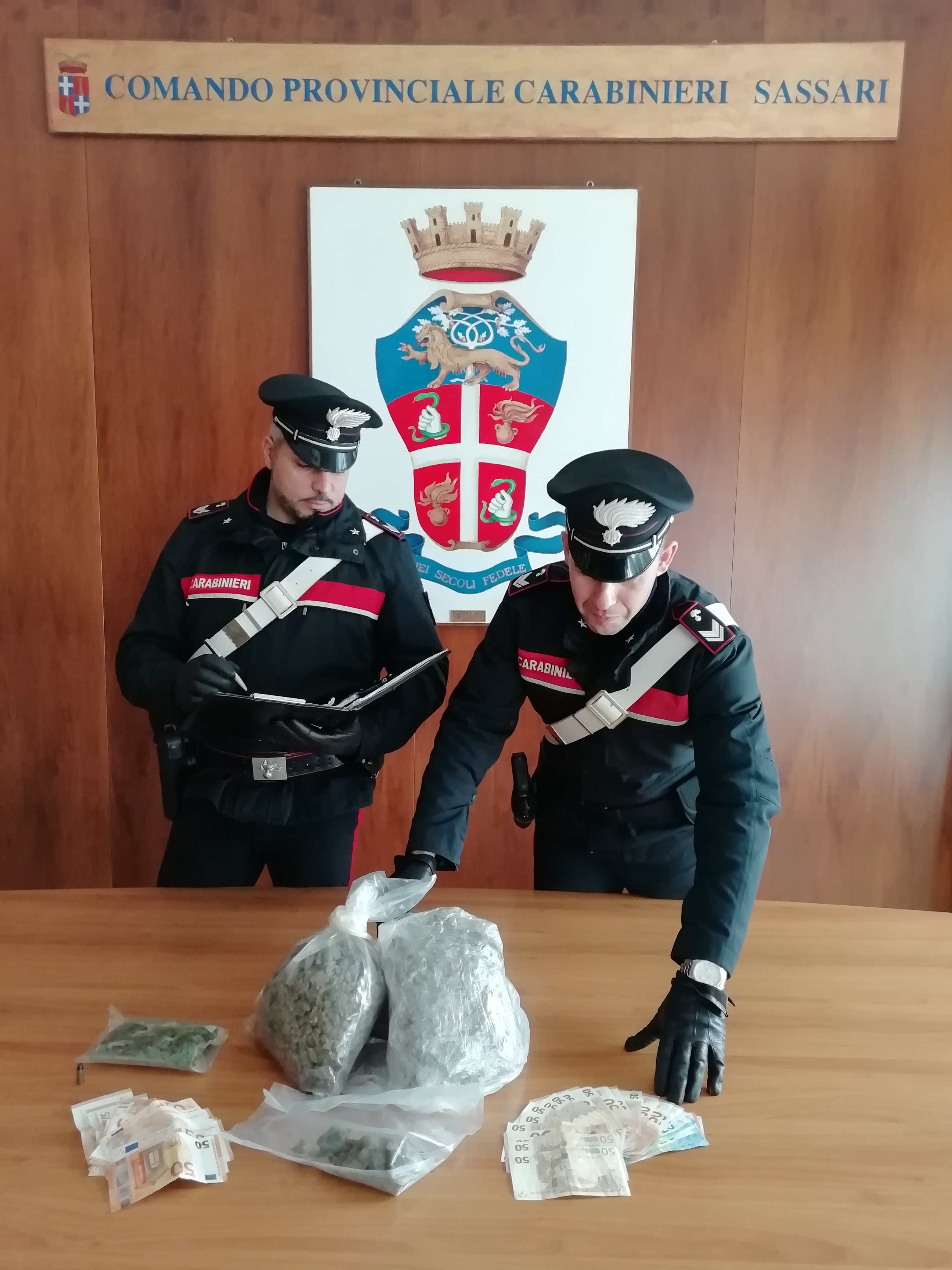 sdr — NULVI: UN CHILO DI MARIJUANA E DNA RILEVATO SU ARMI: I CARABINIERI DELLA COMPAGNIA DI SASSARI ARRESTANO DUE PERSONE.