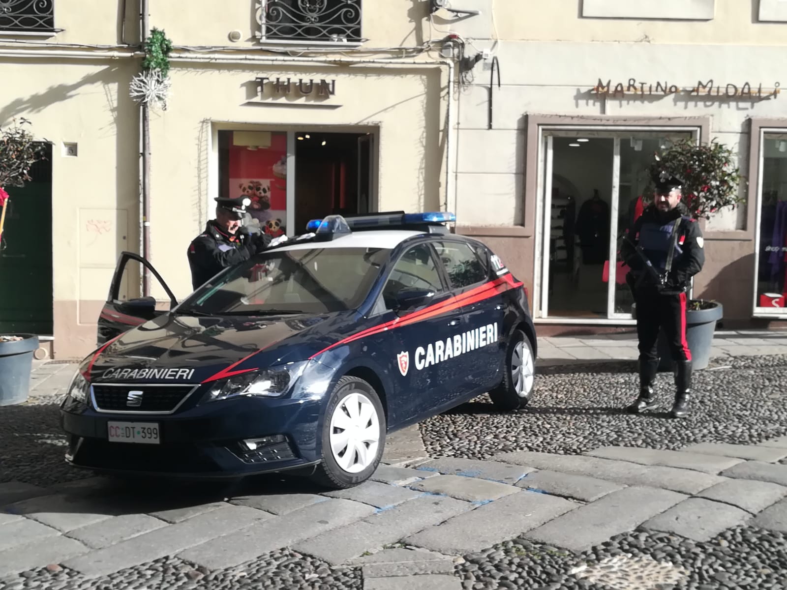 Immagine dell'articolo: SASSARI: RUBA VESTITI IN UN NEGOZIO E VA VIA IN TAXI. I CARABINIERI ARRESTANO AUTORE DI UN FURTO