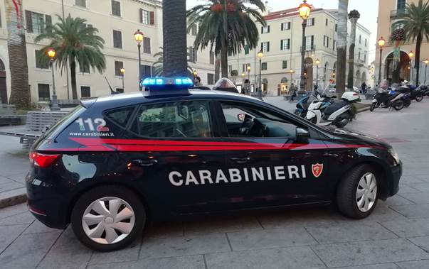 cc sassari — SASSARI: RAGAZZA AGGREDITA IN CENTRO STORICO: I CARABINIERI ARRESTANO IL RAPINATORE