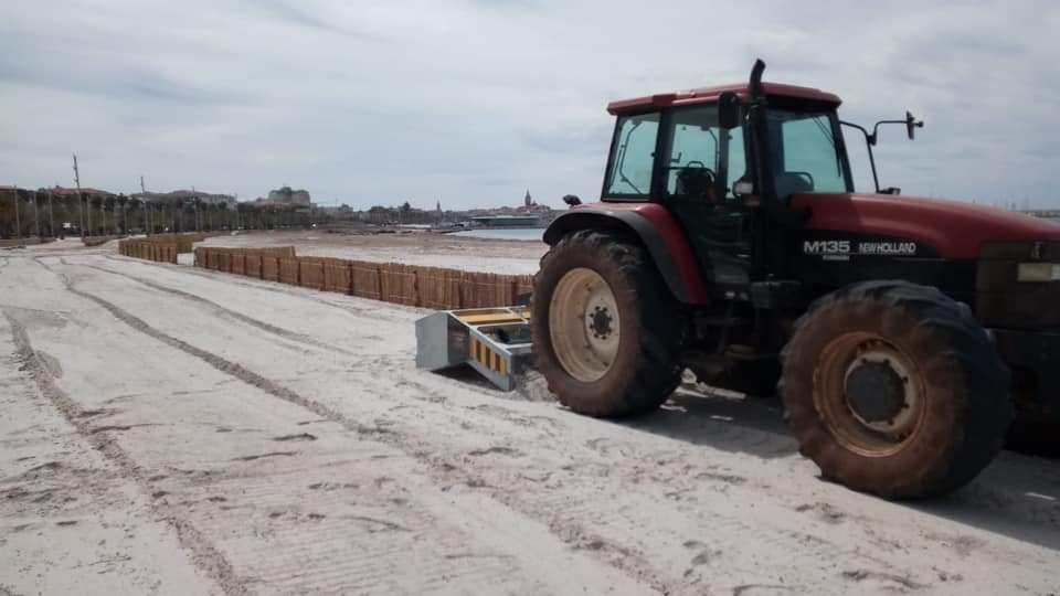 puliscispiaggia — Rimozione banquette di posidonia [ALGHERO]