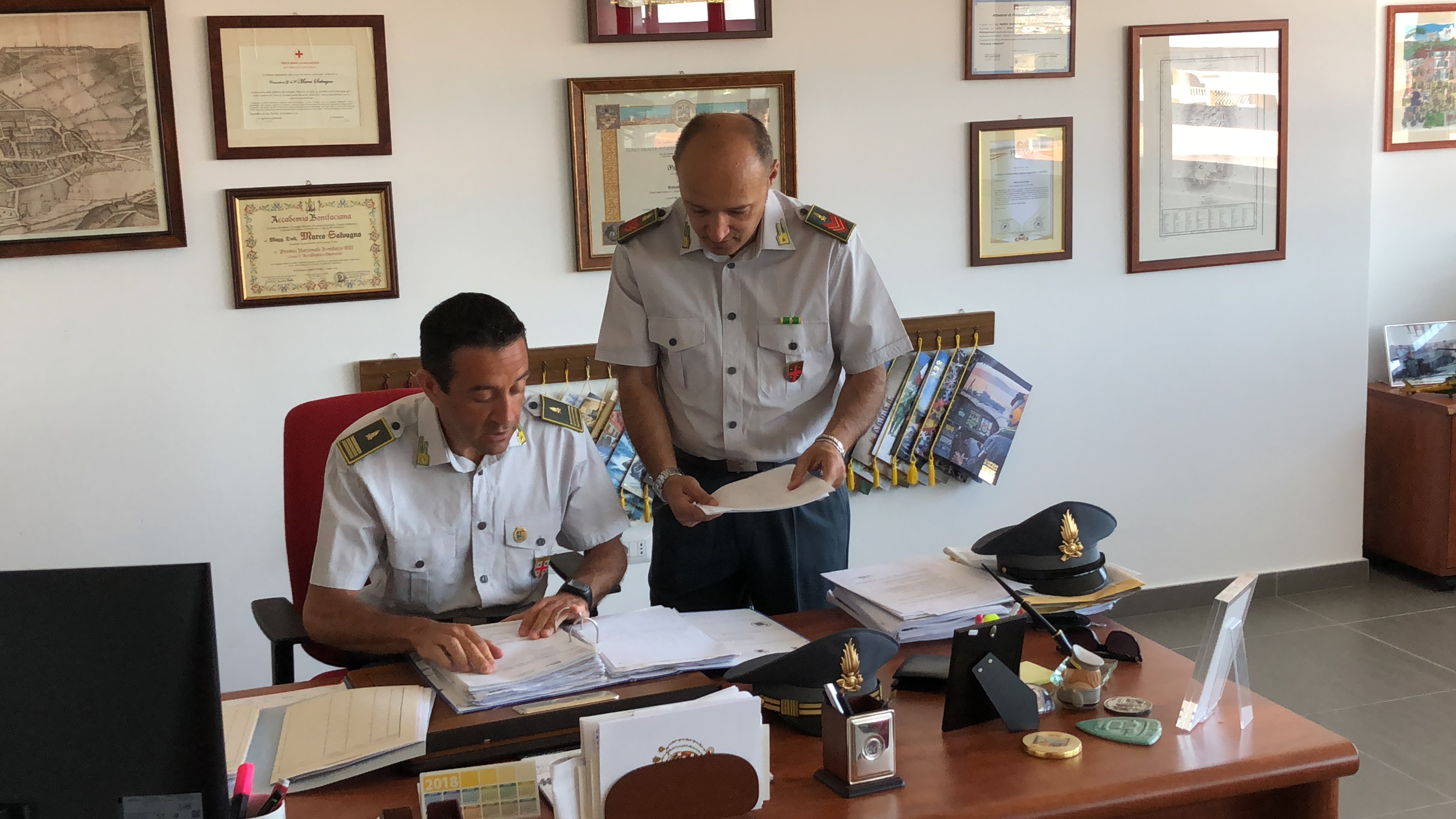 Olbia 1 — CONTROLLI DI GUARDIA DI FINANZA ED ISPETTORATO DEL LAVORO IN UN LOCALE DI OLBIA FREQUENTATO DA GIOVANISSIMI: DENUNCIATI IL TITOLARE E UNA DIPENDENTE, SOSPESA L’ATTIVITA’