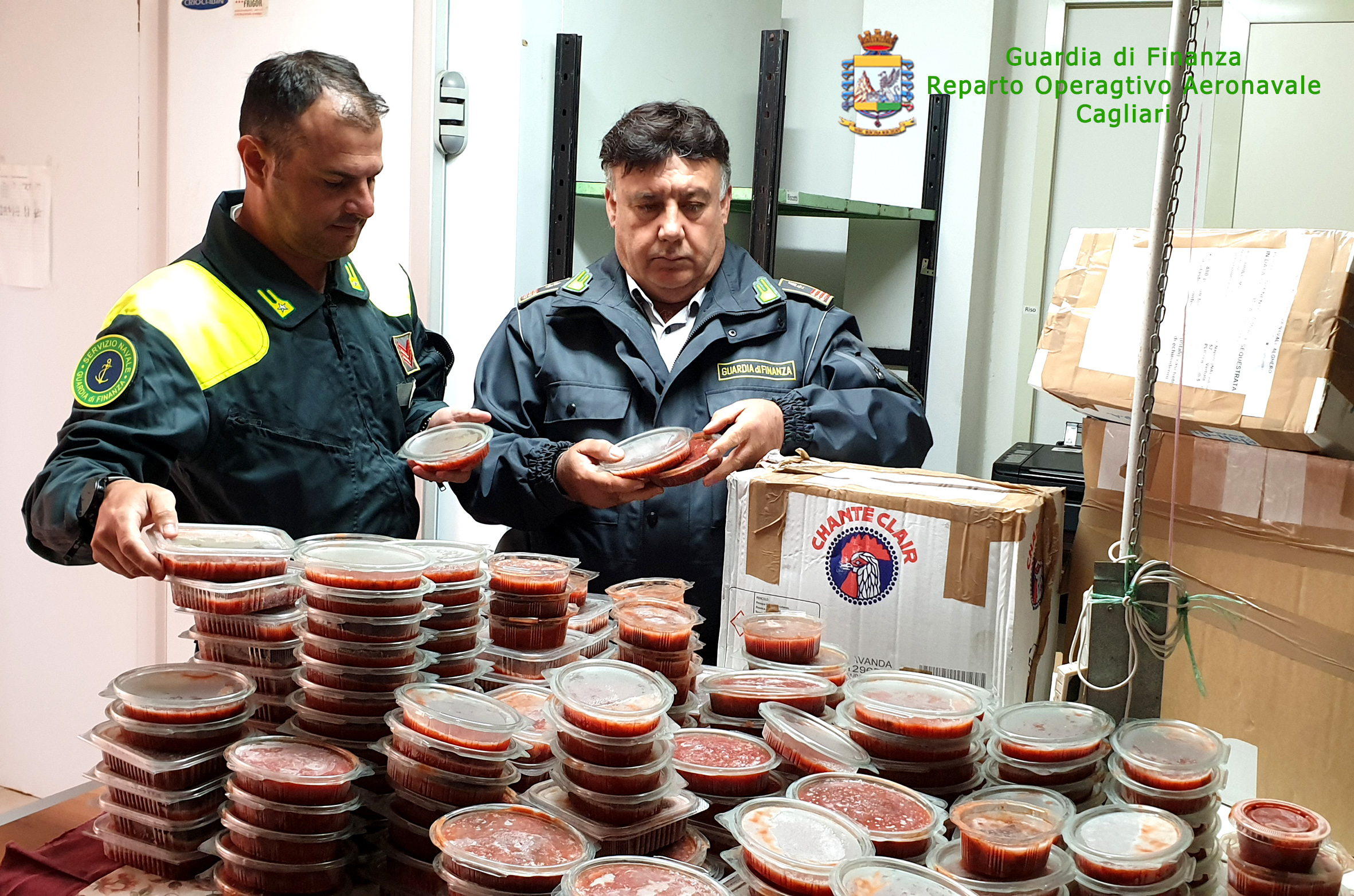 Immagine dell'articolo: SICUREZZA ALIMENTARE: ALGHERO, LA GUARDIA DI FINANZA SEQUESTRA UN CARICO ILLEGALE DI 70 KG DI POLPA DI RICCIO DIRETTA A NAPOLI PER LA VENDITA.