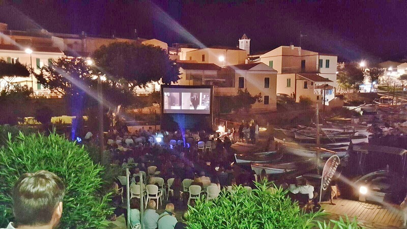 Stintino_cinema al porto Minori — COMUNE DI STINTINO – Al porto Vecchio il cinema sotto le stelle