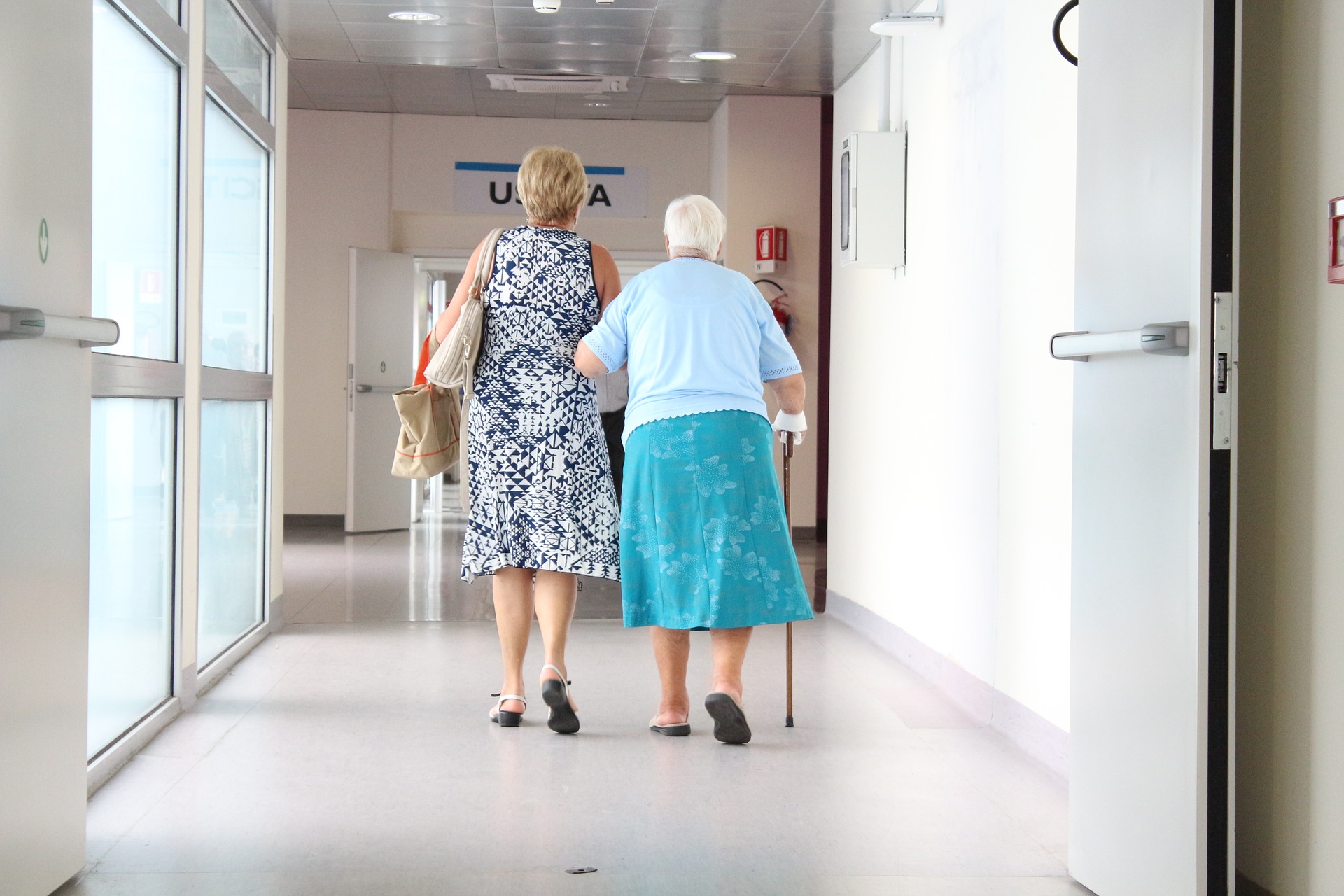 Anziano_assistenza_ospedale — AOU SASSARI – Ad Alghero l’ottava edizione della Giornata con il malato anziano