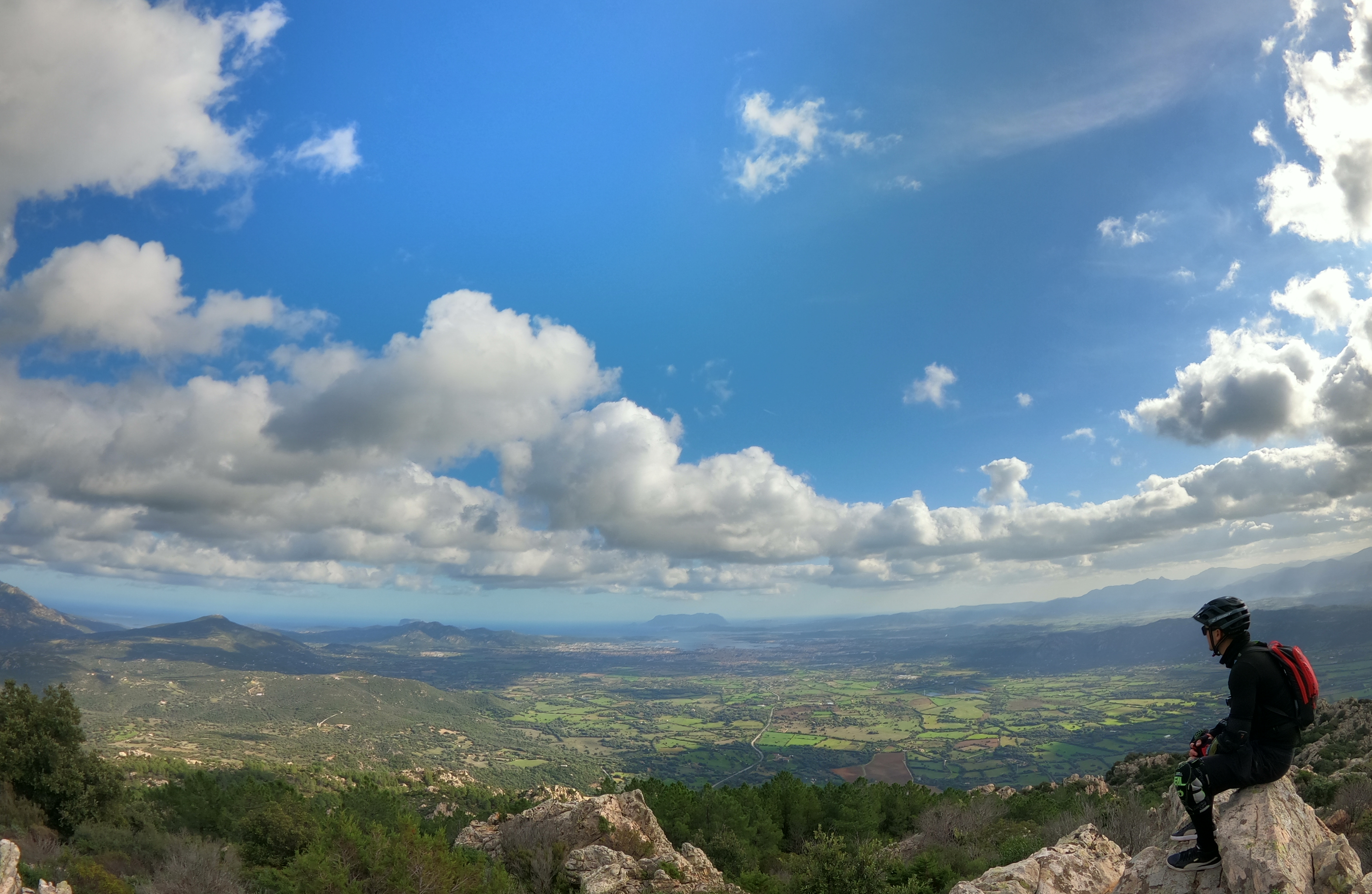 MONTE PINO — A Olbia la terza edizione del Banzay Day: mountain bike e trekking a Monte Pino. Partecipano i campioni di downhill