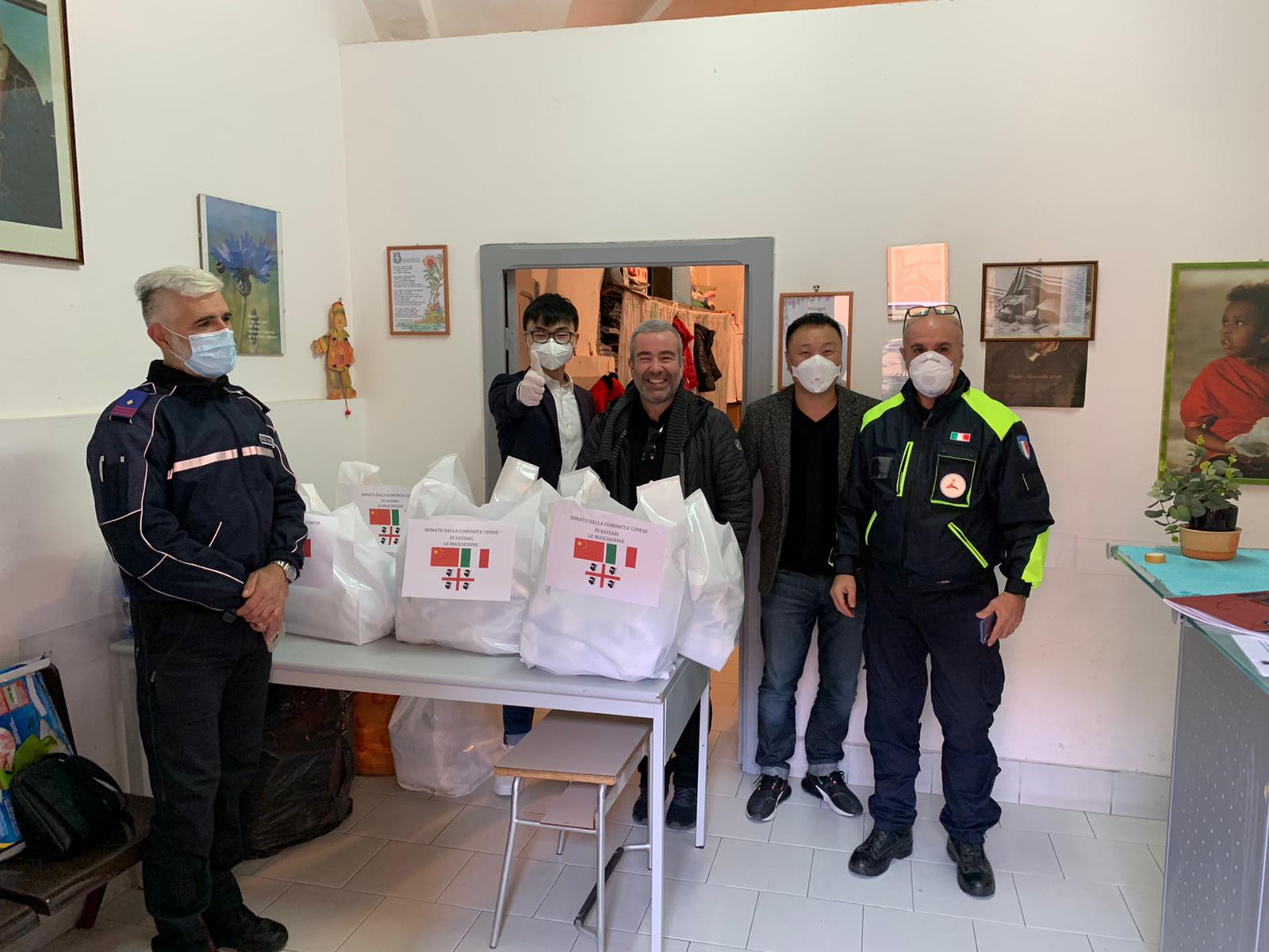 Donazione comunità cinese — Coronavirus, la comunità cinese a Sassari dona 5mila mascherine