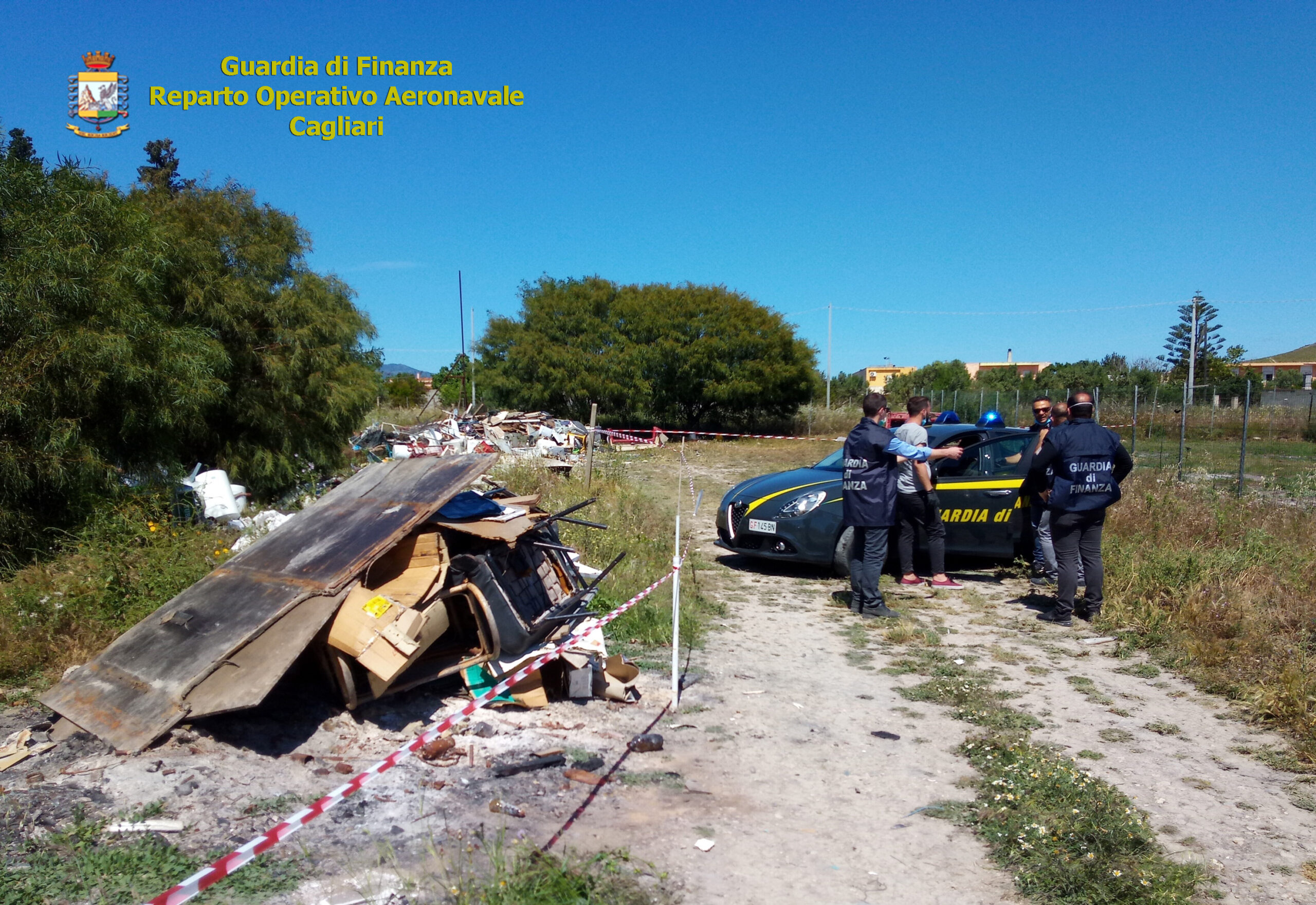 Immagine dell'articolo: GUARDIA DI FINANZA CAGLIARI: SEQUESTRATA UNA DISCARICA ABUSIVA DI 1.000 MQ. CON VEICOLI FUORI USO E CON OLTRE 50 TONNELLATE DI RIFIUTI.