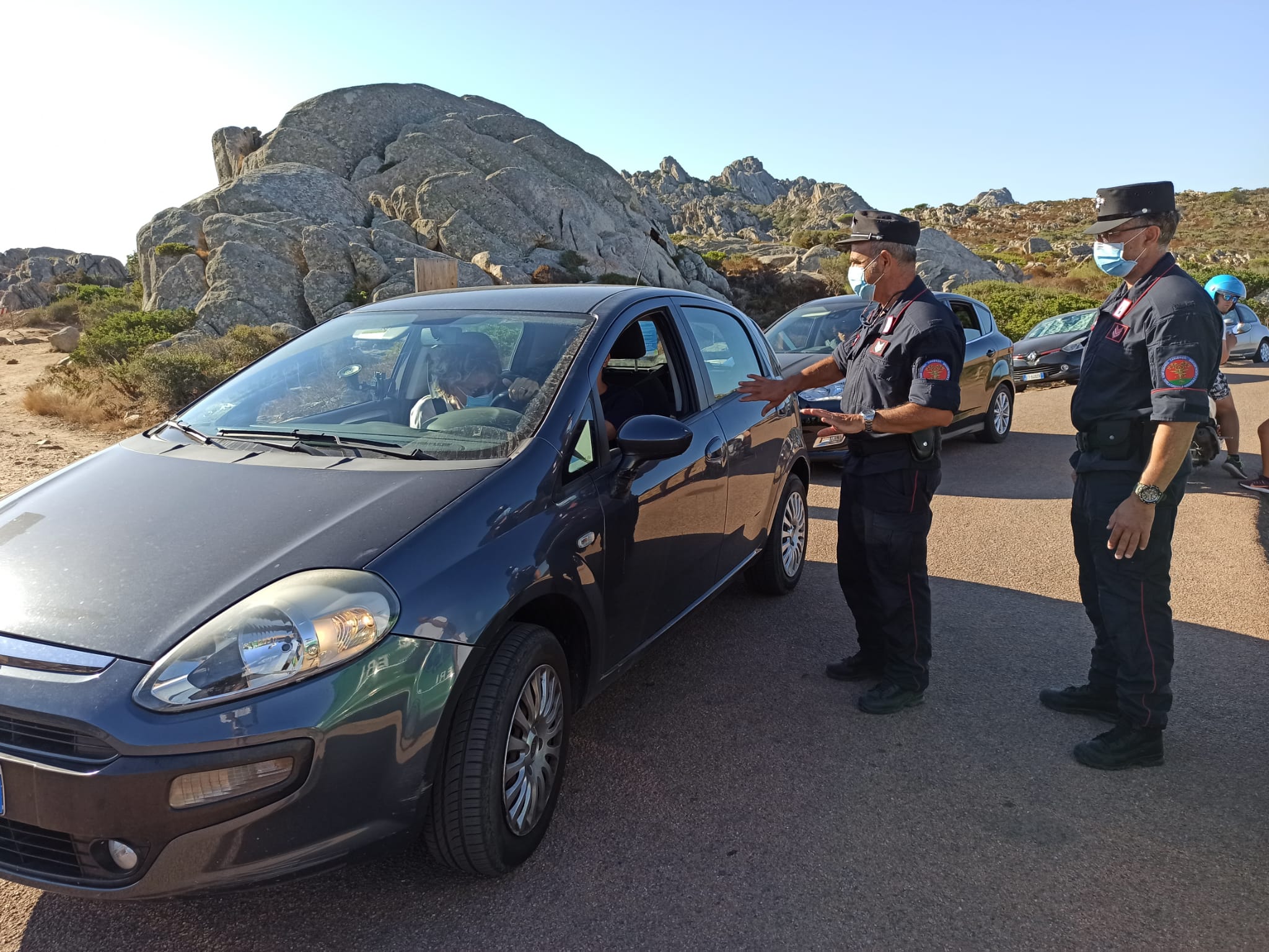 Immagine dell'articolo: CAPRERA:​A CALA COTICCIO CONTROLLI AGLI ACCESSI DEI CARABINIERI FORESTALE
