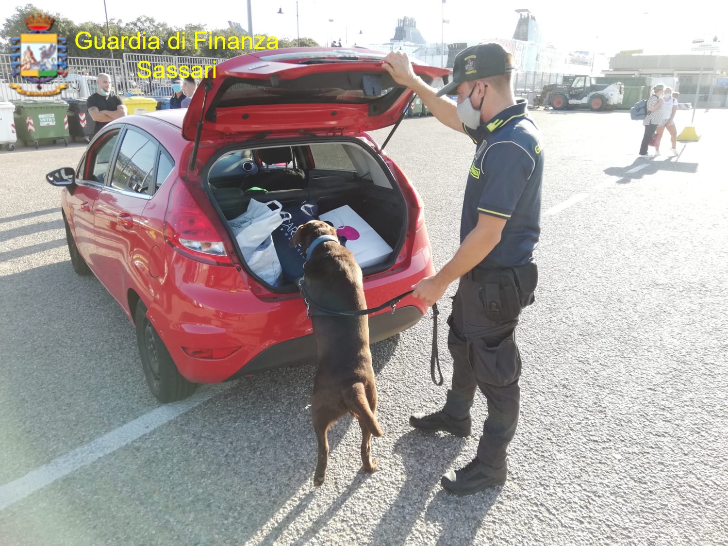 Immagine1 — GDF SASSARI: TRASPORTAVA OVULI DI EROINA NEL PROPRIO CORPO. ARRESTATO CITTADINO NIGERIANO AL PORTO DI OLBIA.