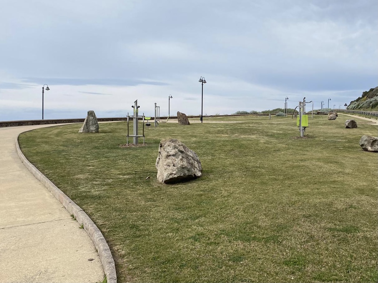 Attrezzi pista ciclabile — CASTELSARDO, UN AREA FITNESS A CIELO APERTOSi potrà fare ginnastica di fronte al Golfo dell’Asinara.