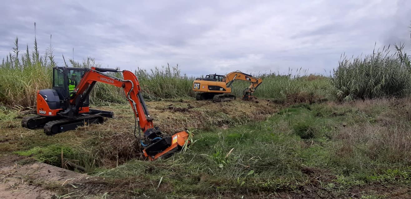 riocalvia-1 — PULIZIA DEI FIUMI E DEI CANALI – MEZZI IN AZIONE NEL TERRITORIO