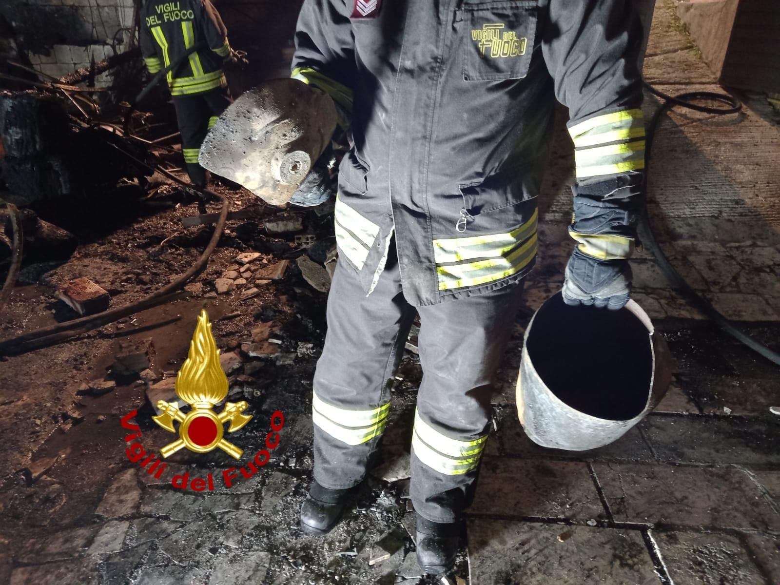 WhatsApp-Image-2022-03-16-at-08.46.24 — Ittiri, incendio in una veranda con deposito di legna