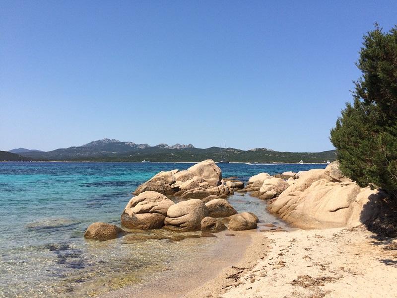 SPIAGGIA-DI-CAPRICCIOLI-ARZACHENA-foto-Isabella-Chiodino — COMUNICATO STAMPA CONGIUNTO TRA I COMUNI DELLA RETE G20 DELLE SPIAGGE