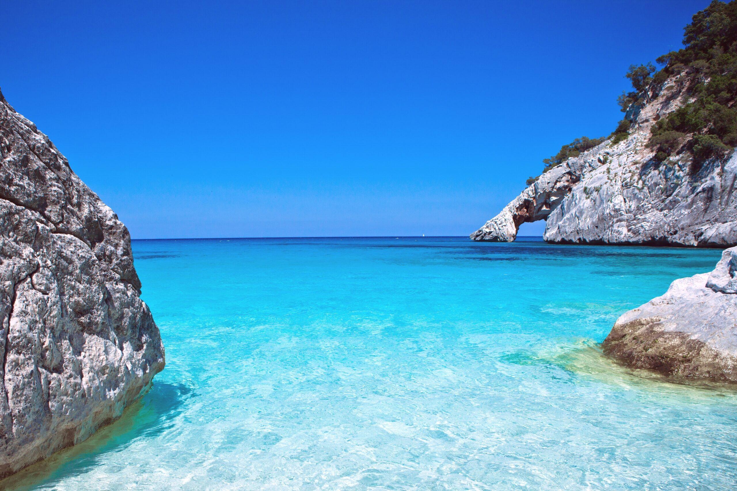 Cala-Goloritze-Baunei-Credits-CoolR-fonte-www.shutterstock.com_ — TURISMO: LA REGIONE SARDEGNA PRESENTA LA NUOVA TRATTA OLBIA-DUBAI ALL’ARABIAN TRAVEL MARKET