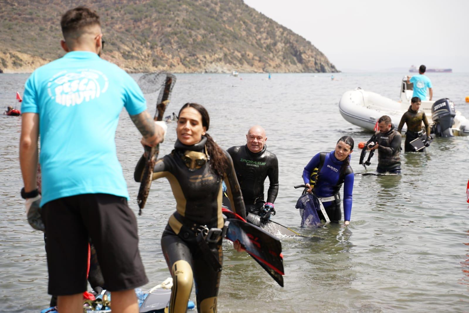 a opesca 11 — A Pesca di Rifiuti a Sarroch: centinaia di partecipanti per la quarta edizione di un evento in continua crescita