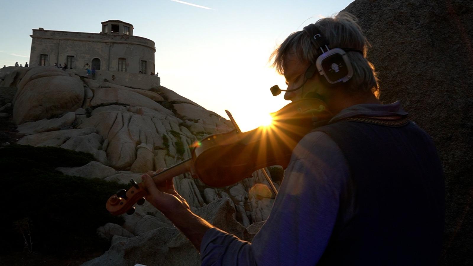 Immagine dell'articolo: Silent Concert, a Capo Testa un firmamento di luci blu