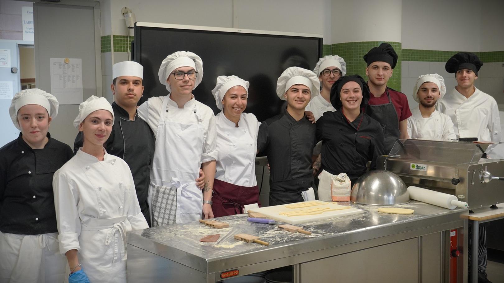 Studenti dell’Alberghiero in laboratorio — L’Alberghiero di Sassari a Promo Autunno 2025