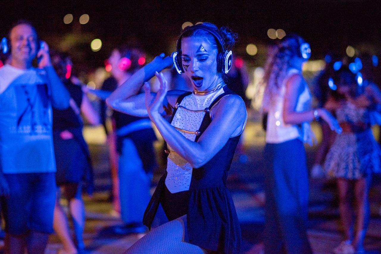 5 SSF — Santa Teresa Gallura, tutti in cuffia: arriva il Silent Sardinia Festival